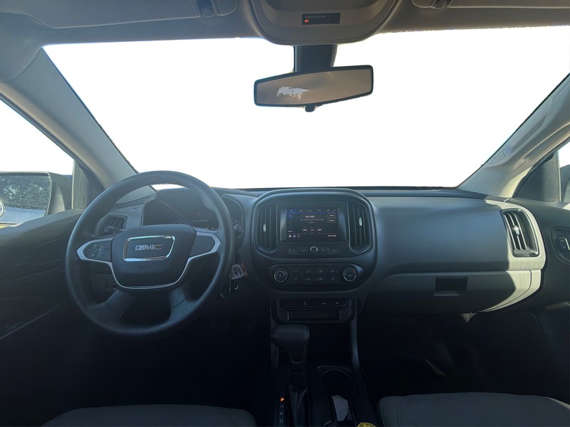 GMC Canyon Vehicle Full-screen Gallery Image 16