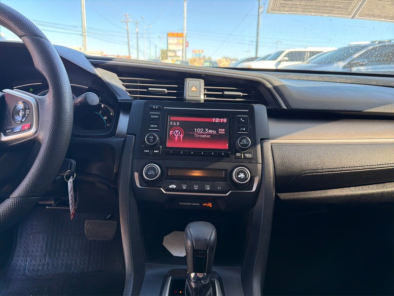 Honda Civic Sedan Vehicle Full-screen Gallery Image 11