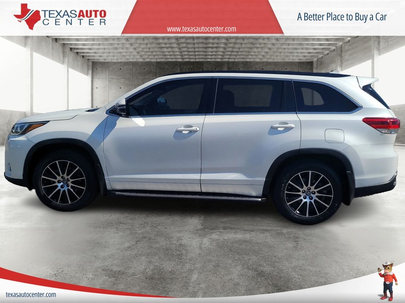 Toyota Highlander Vehicle Full-screen Gallery Image 5