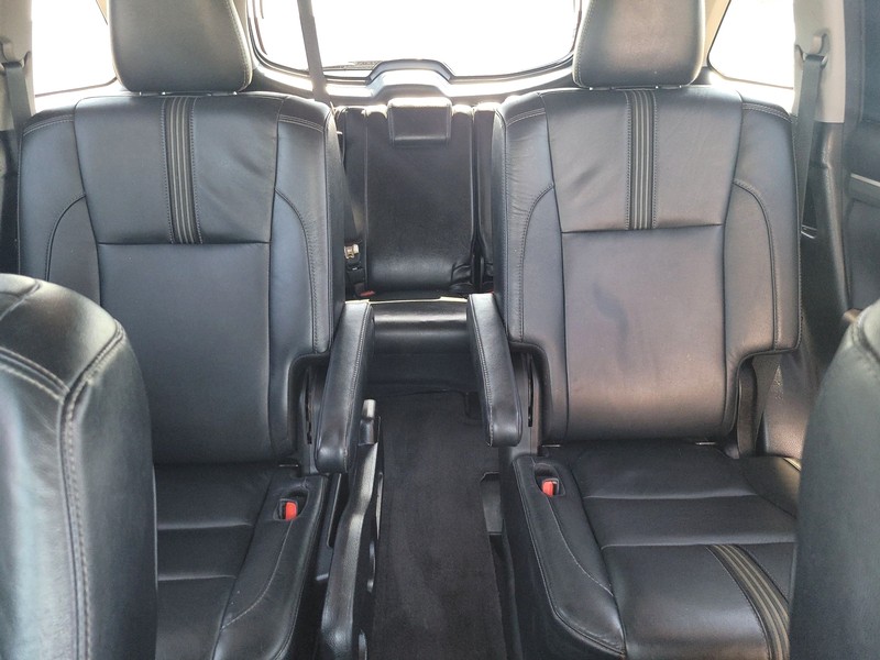 Toyota Highlander Vehicle Full-screen Gallery Image 13