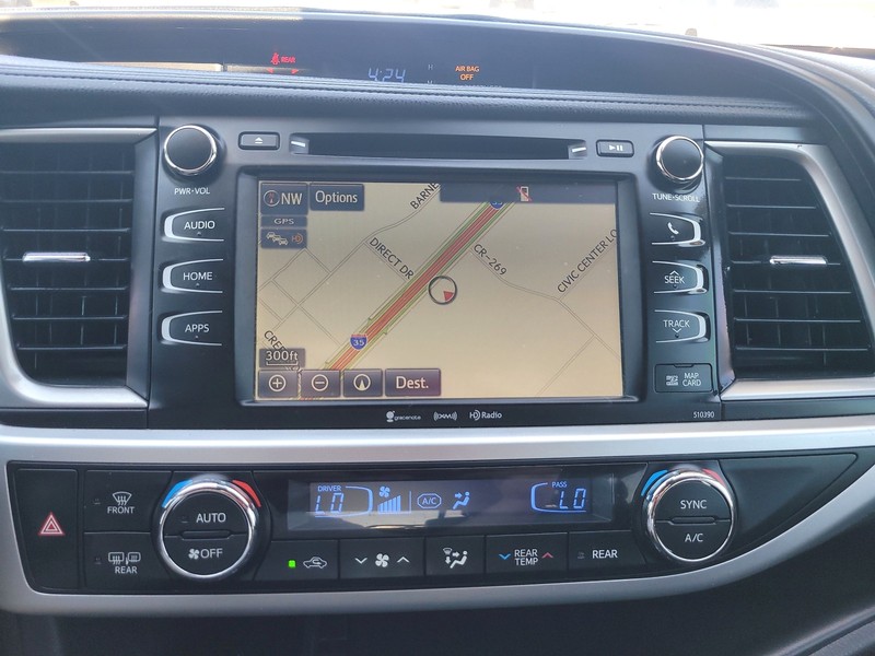 Toyota Highlander Vehicle Full-screen Gallery Image 17