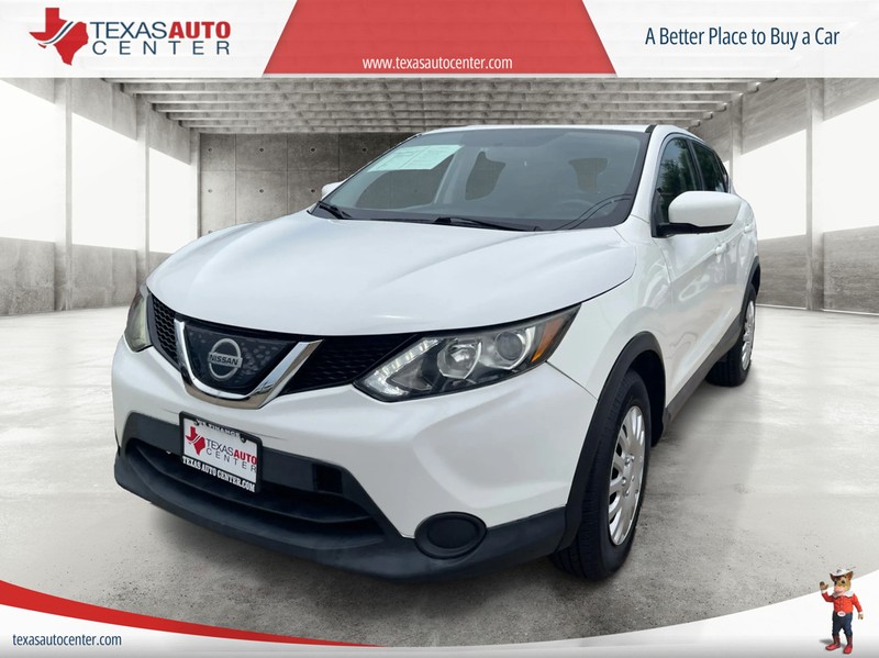 Nissan Rogue Sport Vehicle Full-screen Gallery Image 02