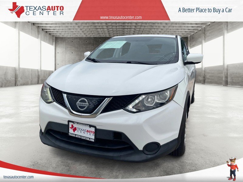 Nissan Rogue Sport Vehicle Full-screen Gallery Image 03