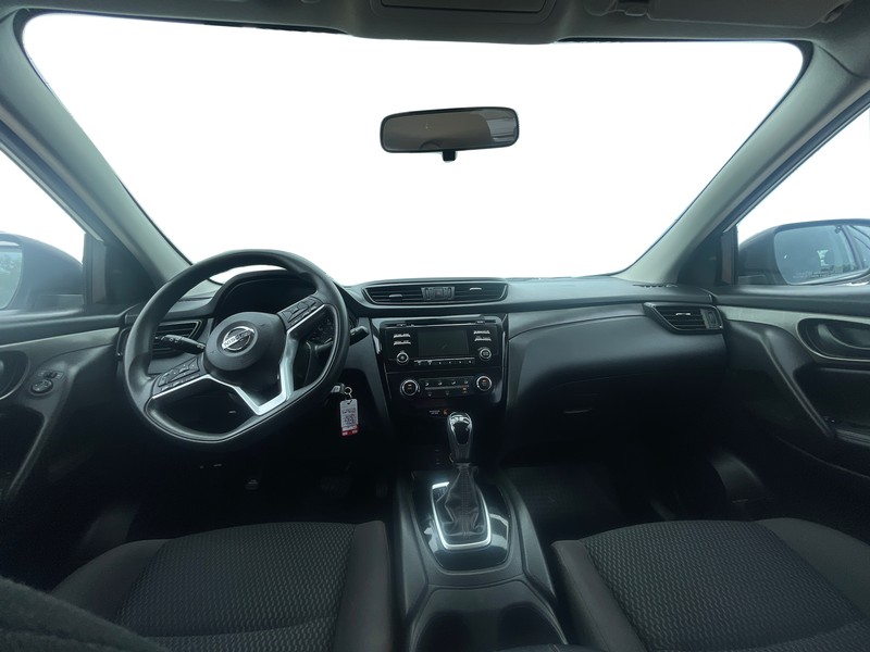 Nissan Rogue Sport Vehicle Full-screen Gallery Image 13