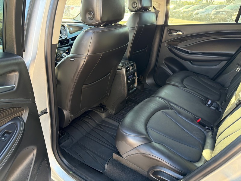 Buick Envision Vehicle Full-screen Gallery Image 10