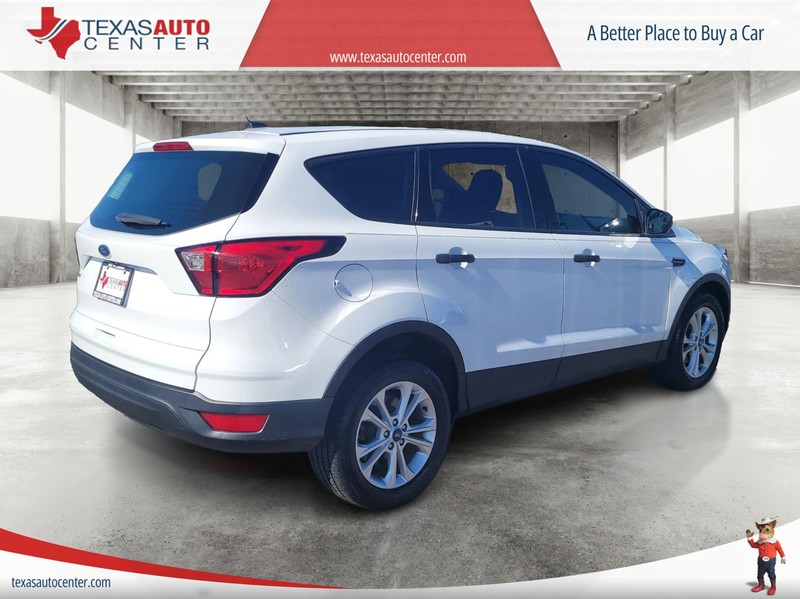 Ford Escape Vehicle Full-screen Gallery Image 07