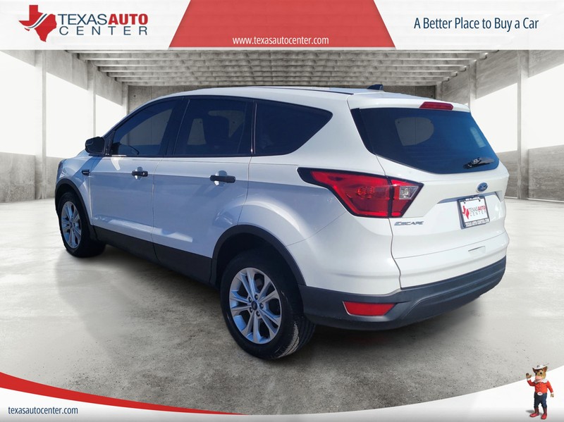 Ford Escape Vehicle Full-screen Gallery Image 08