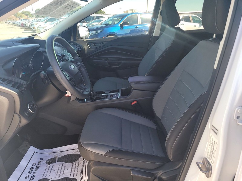 Ford Escape Vehicle Full-screen Gallery Image 09