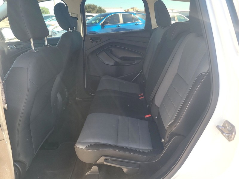 Ford Escape Vehicle Full-screen Gallery Image 10