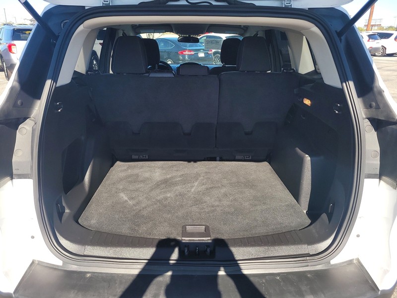 Ford Escape Vehicle Full-screen Gallery Image 11