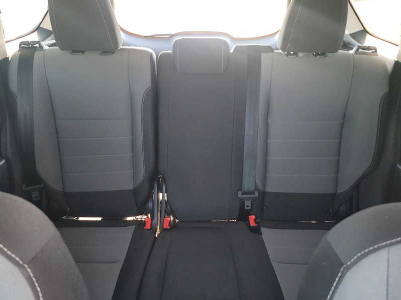 Ford Escape Vehicle Full-screen Gallery Image 13