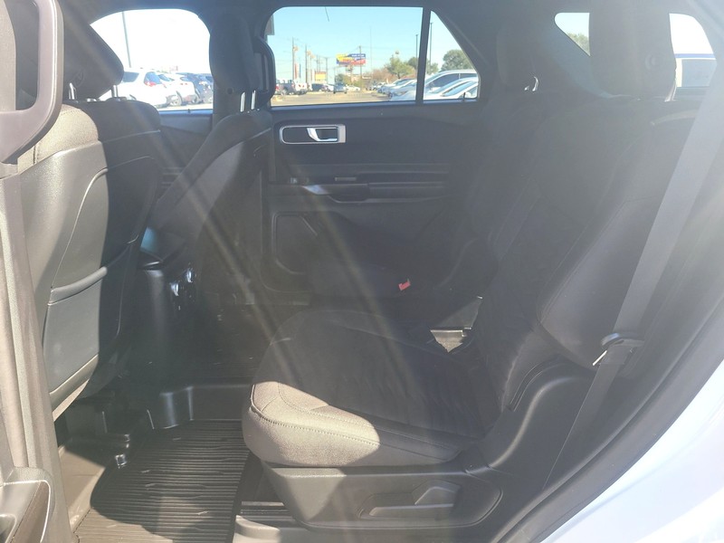 Ford Explorer Vehicle Full-screen Gallery Image 10