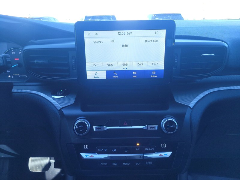 Ford Explorer Vehicle Full-screen Gallery Image 12