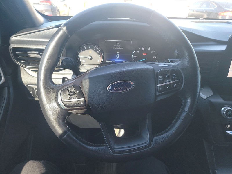 Ford Explorer Vehicle Full-screen Gallery Image 14