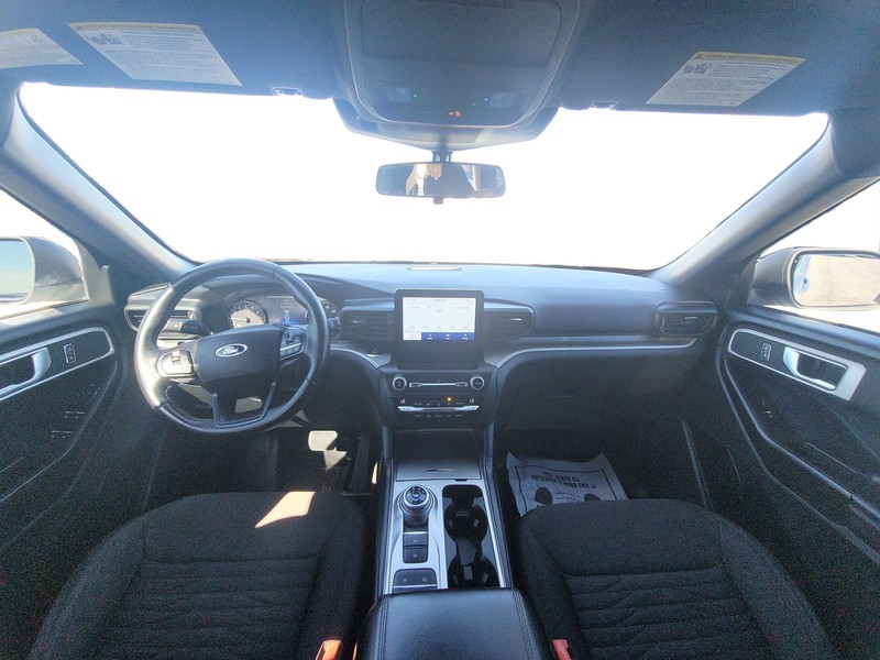 Ford Explorer Vehicle Full-screen Gallery Image 15