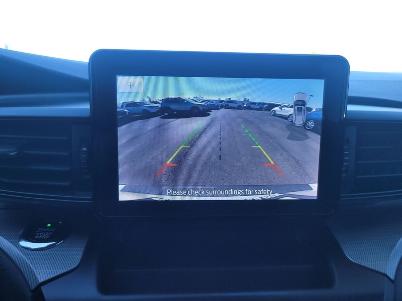 Ford Explorer Vehicle Full-screen Gallery Image 17