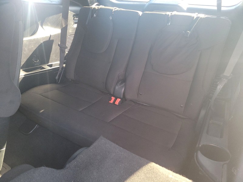 Ford Explorer Vehicle Full-screen Gallery Image 18