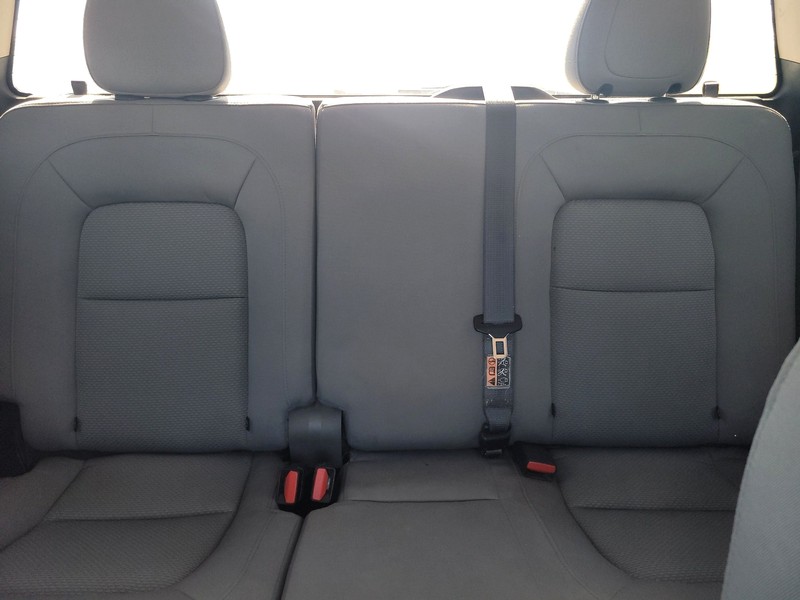 GMC Canyon Vehicle Full-screen Gallery Image 12