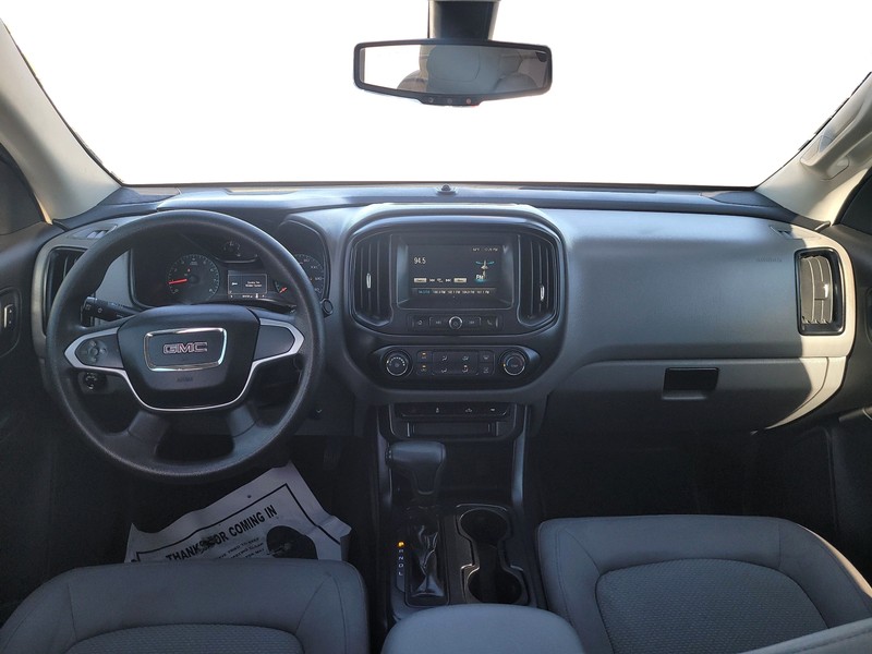 GMC Canyon Vehicle Full-screen Gallery Image 15