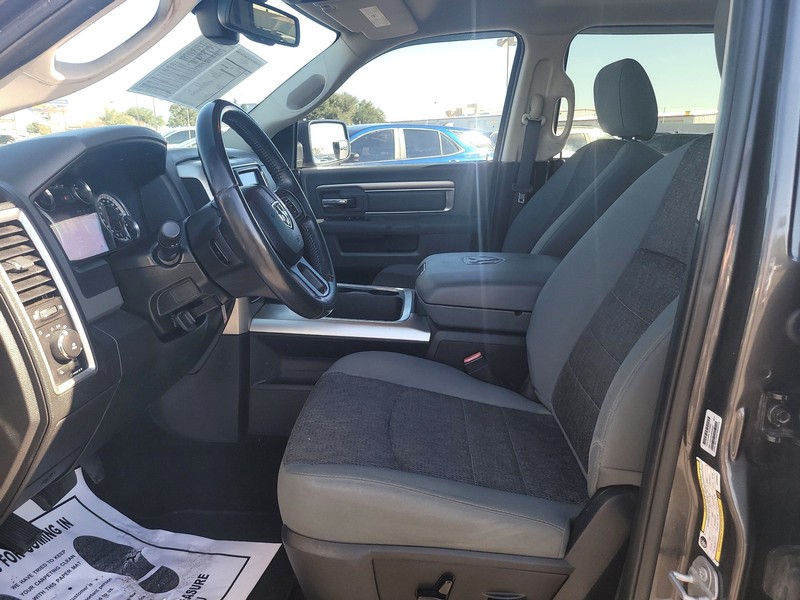 Ram 1500 Vehicle Full-screen Gallery Image 09