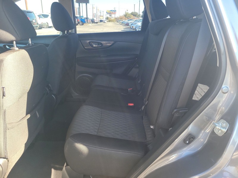 Nissan Rogue Vehicle Full-screen Gallery Image 10