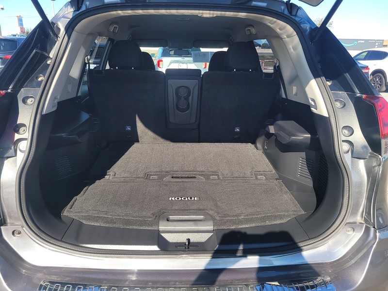 Nissan Rogue Vehicle Full-screen Gallery Image 11