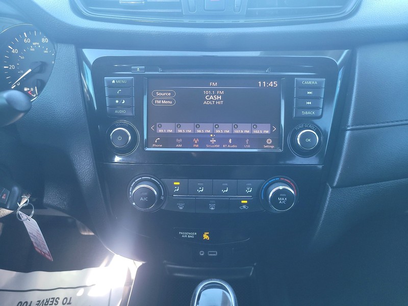 Nissan Rogue Vehicle Full-screen Gallery Image 12