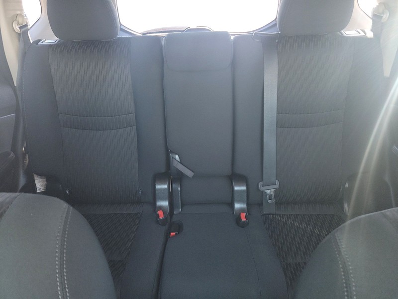 Nissan Rogue Vehicle Full-screen Gallery Image 13