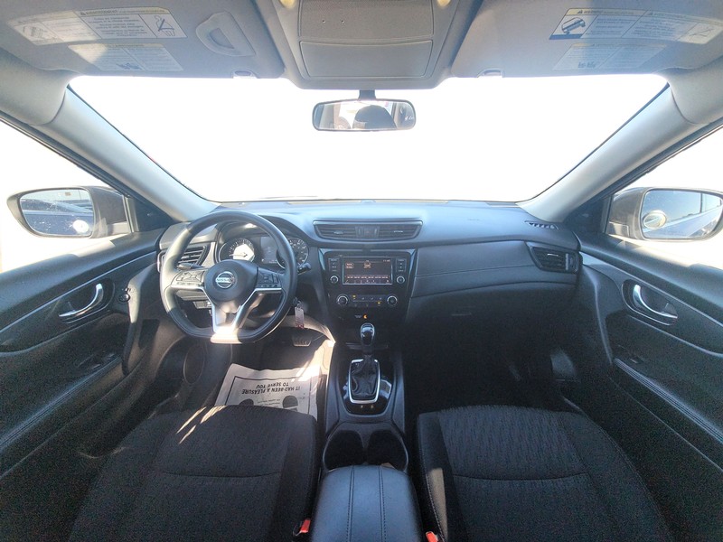 Nissan Rogue Vehicle Full-screen Gallery Image 15