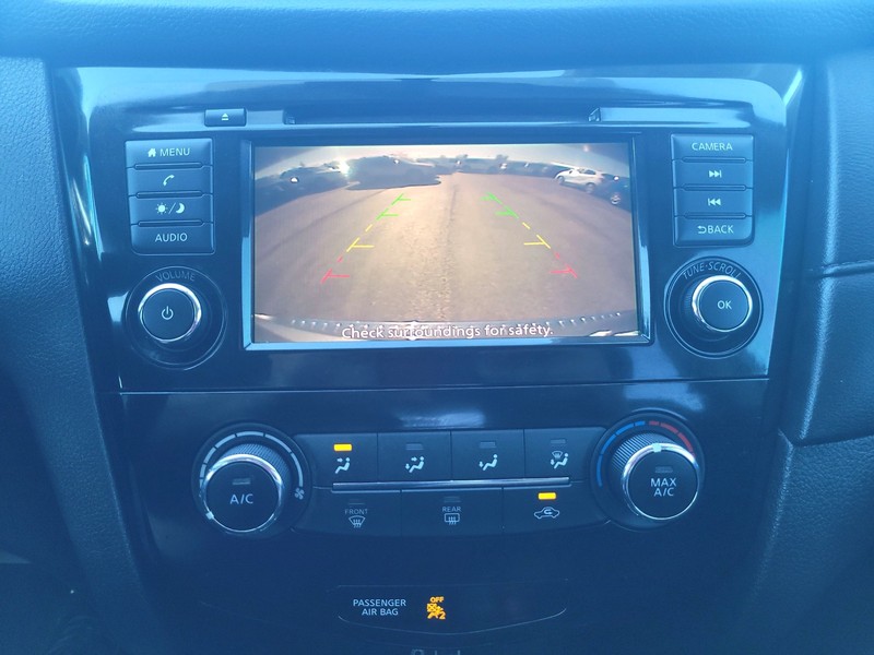 Nissan Rogue Vehicle Full-screen Gallery Image 17