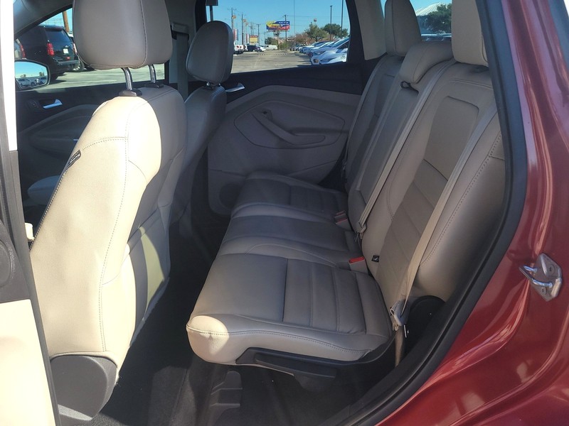 Ford Escape Vehicle Full-screen Gallery Image 10