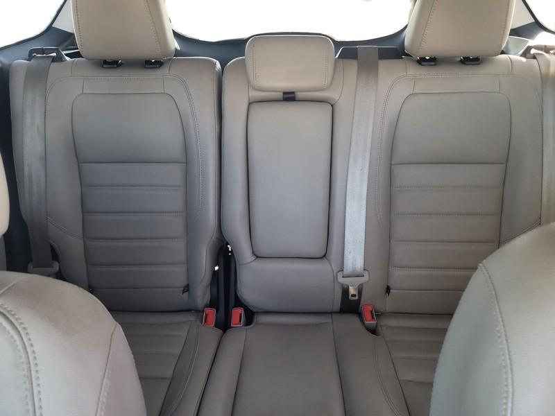 Ford Escape Vehicle Full-screen Gallery Image 13