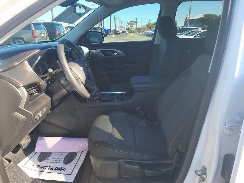 Chevrolet Traverse Vehicle Full-screen Gallery Image 09