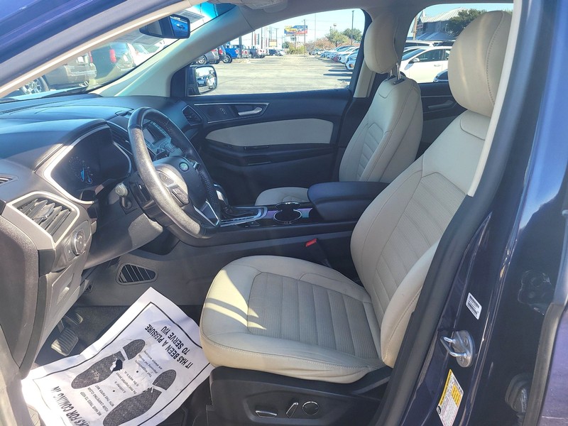 Ford Edge Vehicle Full-screen Gallery Image 09