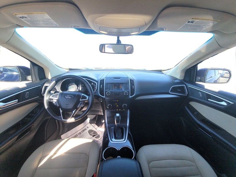Ford Edge Vehicle Full-screen Gallery Image 15
