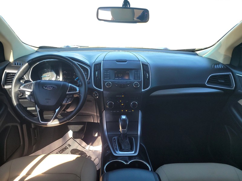 Ford Edge Vehicle Full-screen Gallery Image 16