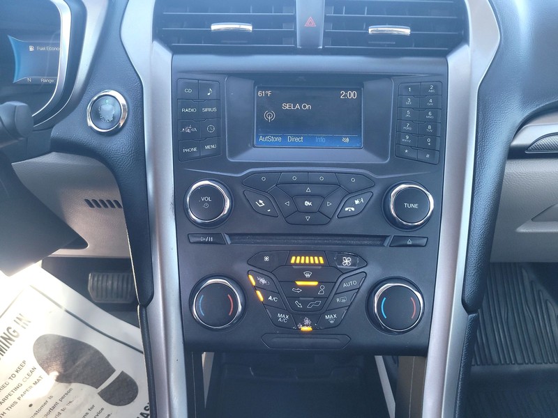 Ford Fusion Vehicle Full-screen Gallery Image 11