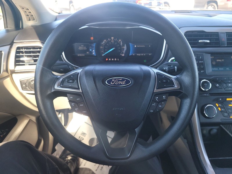 Ford Fusion Vehicle Full-screen Gallery Image 13