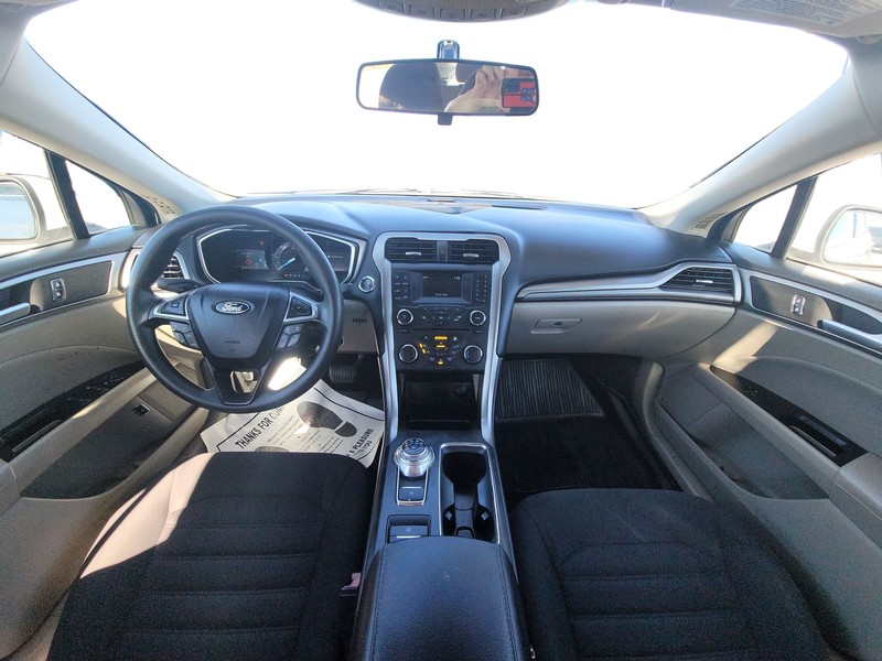 Ford Fusion Vehicle Full-screen Gallery Image 14