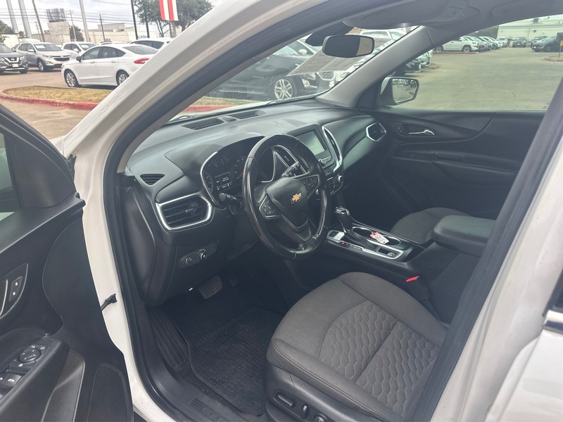 Chevrolet Equinox Vehicle Full-screen Gallery Image 09