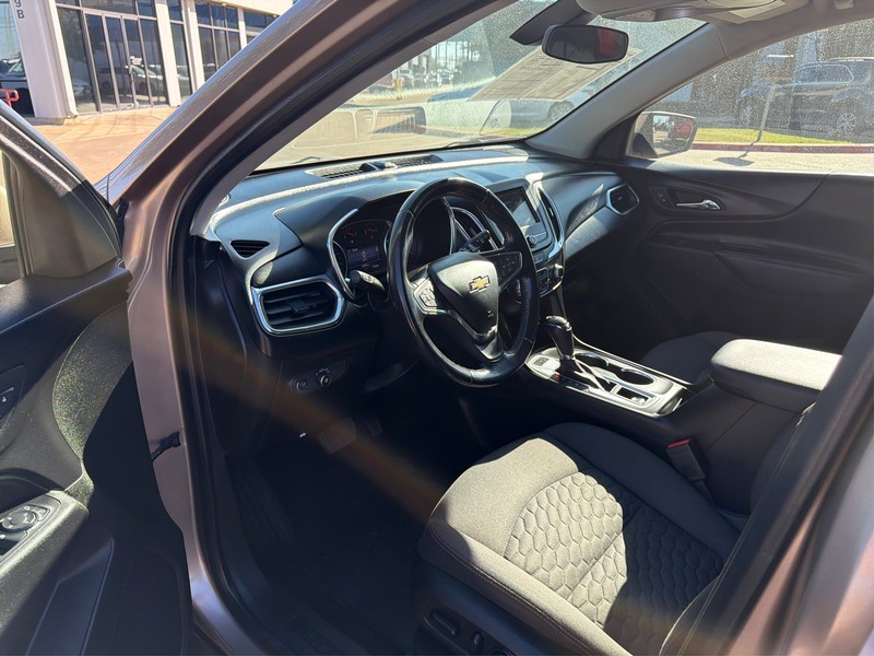 Chevrolet Equinox Vehicle Full-screen Gallery Image 9