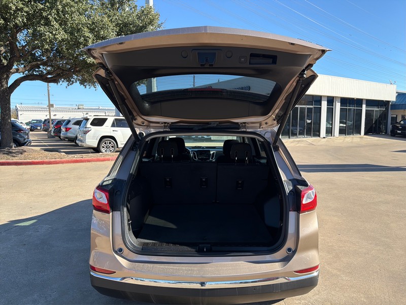 Chevrolet Equinox Vehicle Full-screen Gallery Image 11