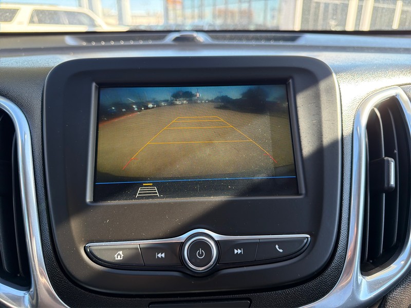 Chevrolet Equinox Vehicle Full-screen Gallery Image 17