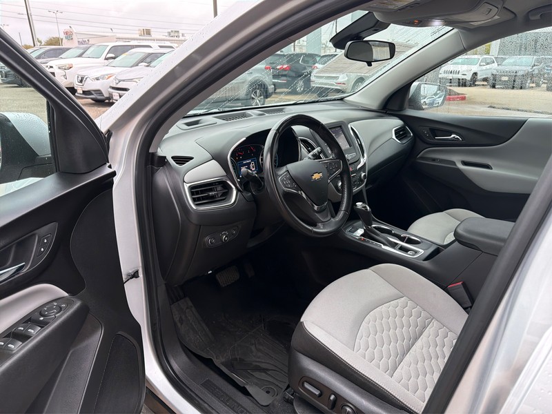 Chevrolet Equinox Vehicle Full-screen Gallery Image 09