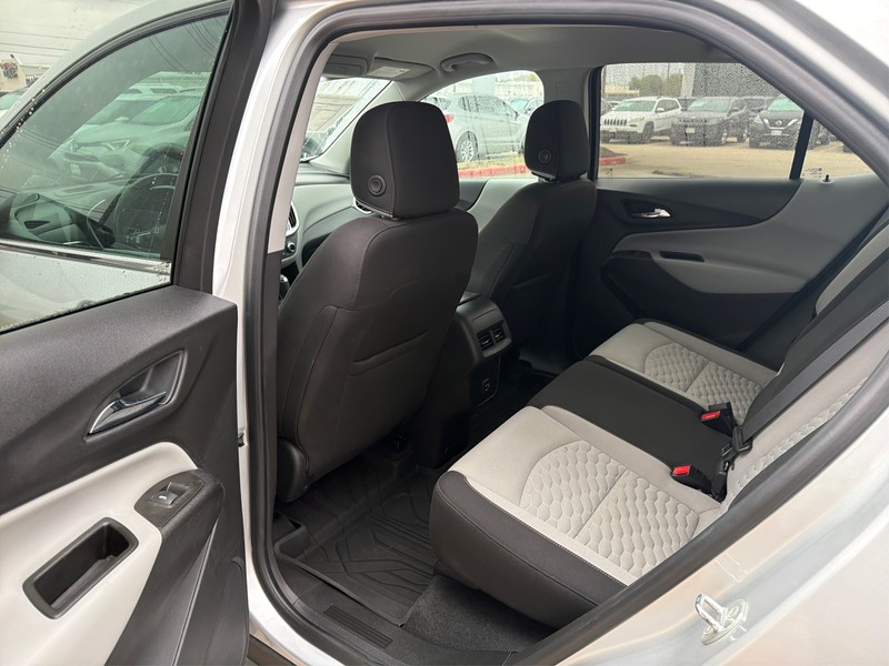Chevrolet Equinox Vehicle Full-screen Gallery Image 10