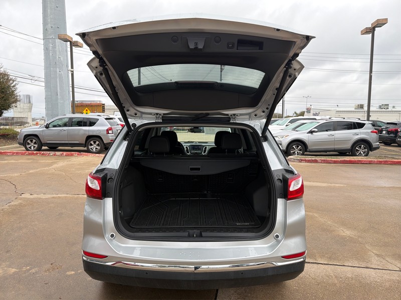 Chevrolet Equinox Vehicle Full-screen Gallery Image 11