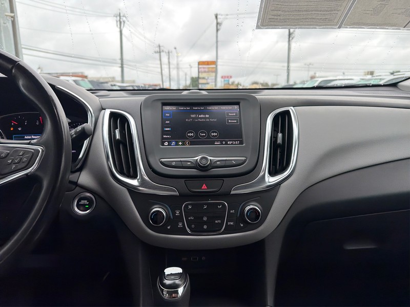 Chevrolet Equinox Vehicle Full-screen Gallery Image 12