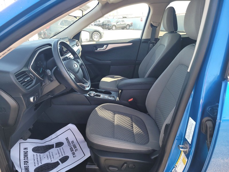 Ford Escape Vehicle Full-screen Gallery Image 09