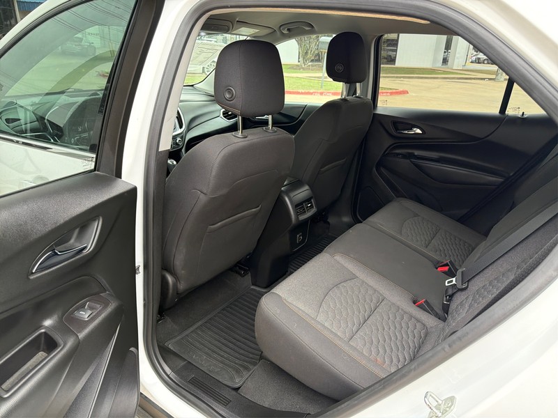 Chevrolet Equinox Vehicle Full-screen Gallery Image 10