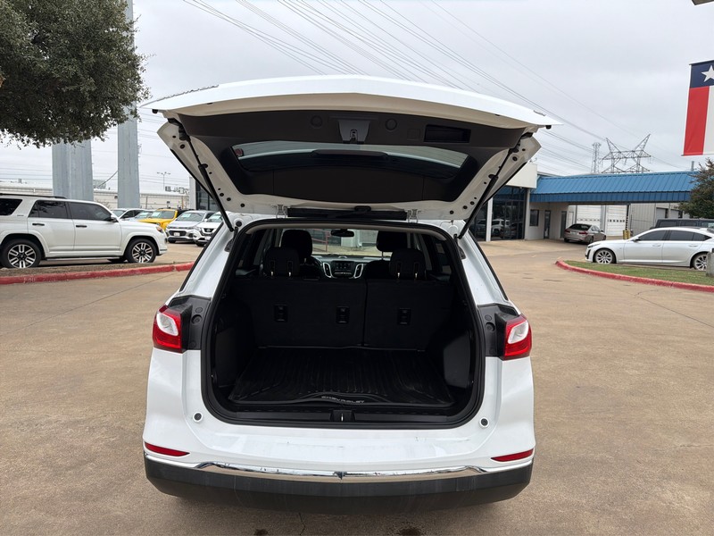 Chevrolet Equinox Vehicle Full-screen Gallery Image 11
